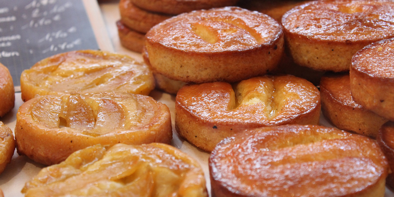 Mini apple cakes