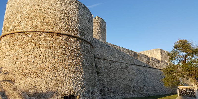 Manfredonia, un castello vista mare