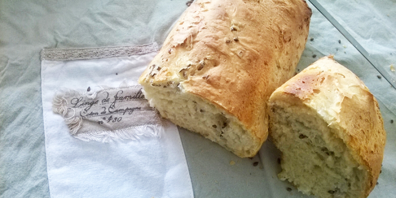 Pane con semi di lino e patate